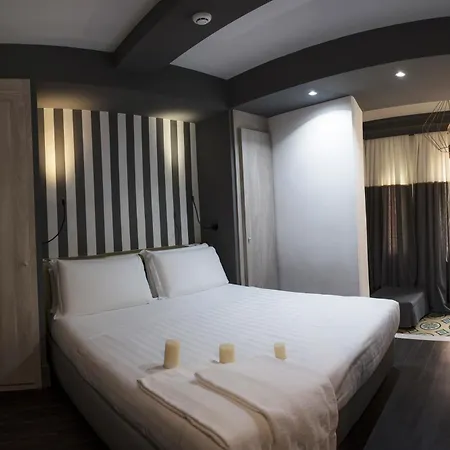 Relais Santa Maria Maggiore Oda ve Kahvaltı 3*