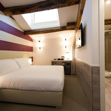 Relais Santa Maria Maggiore Oda ve Kahvaltı 3*