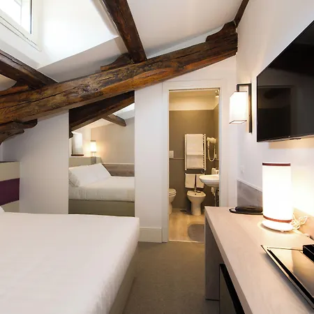 Relais Santa Maria Maggiore Oda ve Kahvaltı 3*